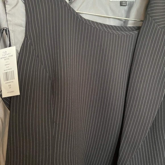 NWT Tahari 3 Piece Black/White Pinstripe Suit.  Jacket, Tank and Skirt 12P. - Picture 3 of 8
